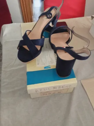 Zapatos de tacón azul marino talla 39