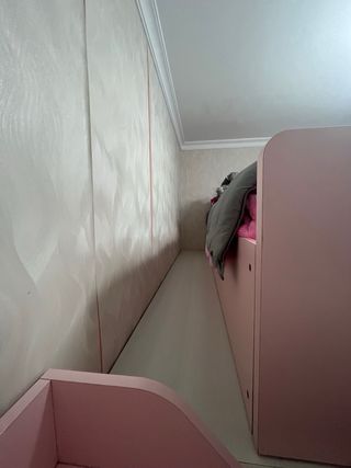 Dormitorio nido infantil rosa y gris