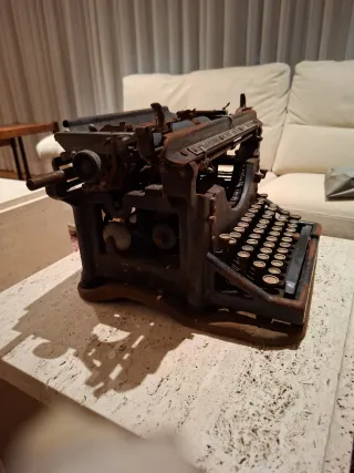 Máquina de escribir Underwood antigua