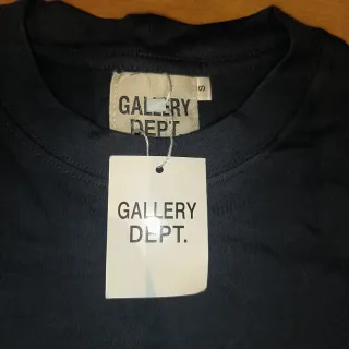 Camiseta Gallery Dept. Hollywood CA Negra
