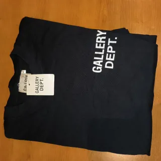 Camiseta Gallery Dept. Hollywood CA Negra