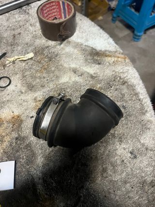 Tubo de admisión de goma