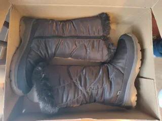 Botas de nieve mujer marrón oscuro. Marca MK.