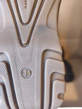 Botas de nieve mujer marrón oscuro. Marca MK.