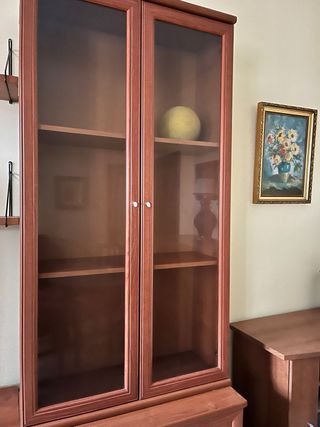 Mueble de comedor madera y cristal