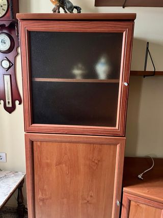 Mueble de comedor madera y cristal