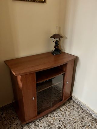 Mueble de comedor madera y cristal