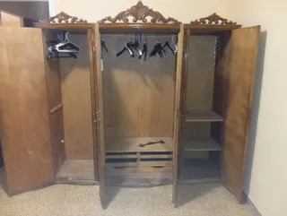 Armario antiguo de madera