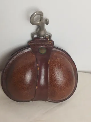 Monedero de piel con llavero