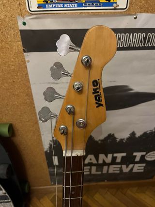 Bajo Eléctrico Rojo Yako