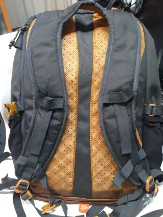 Mochila Quechua NH500 30L Negra y Marrón