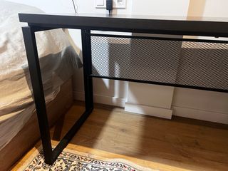 Mesa de escritorio. Medidas 135x60x75.