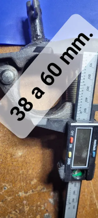 Abrazaderas con tetón