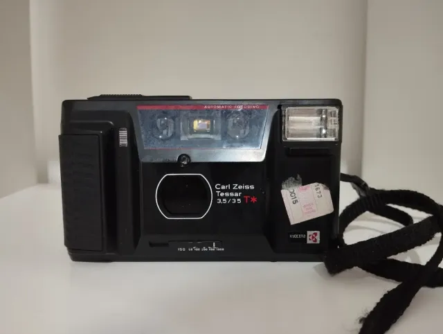 Yashica Carl Zeiss Tessar 3.5/35 T*
