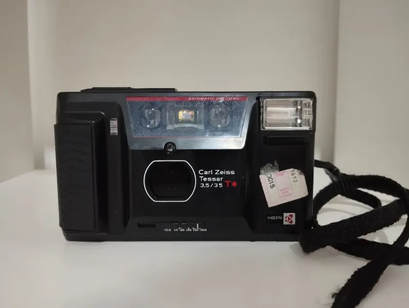 Yashica Carl Zeiss Tessar 3.5/35 T*