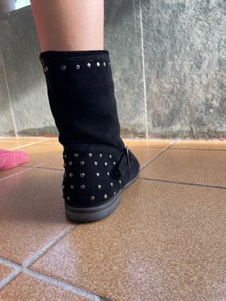 Botines negros con tachuelas