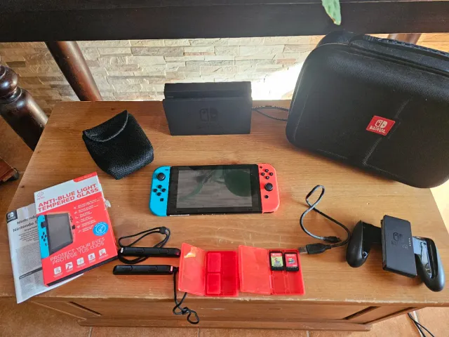 Nintendo Switch Azul/Rojo + Accesorios