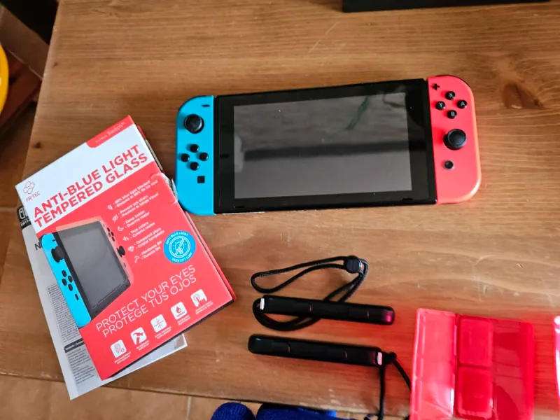 Nintendo Switch Azul/Rojo + Accesorios afbeelding 2