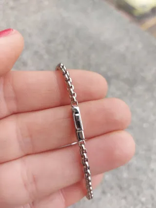 Bracciale con spinelli neri