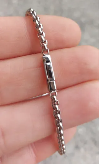 Bracciale con spinelli neri