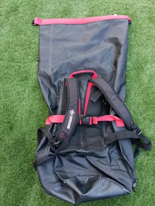 Mochila Beuchat BACKPACK HD Dry Negra y Roja