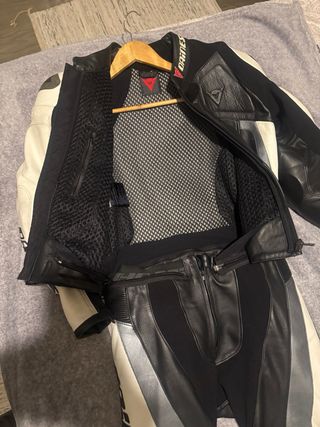 Traje de moto Dainese cuero blanco y negro talla48