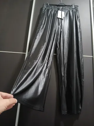 Pantalón polipiel palazo negro