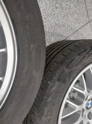 Jantes impecaveis 16 BMW com pneus