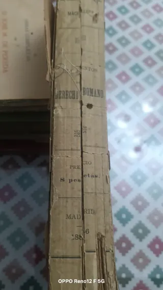 Libro antiguo, elementos de los derechos romanos