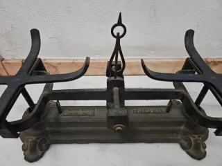 Báscula antigua de dos platos