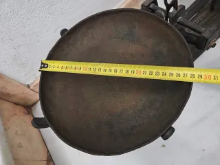 Báscula antigua de dos platos