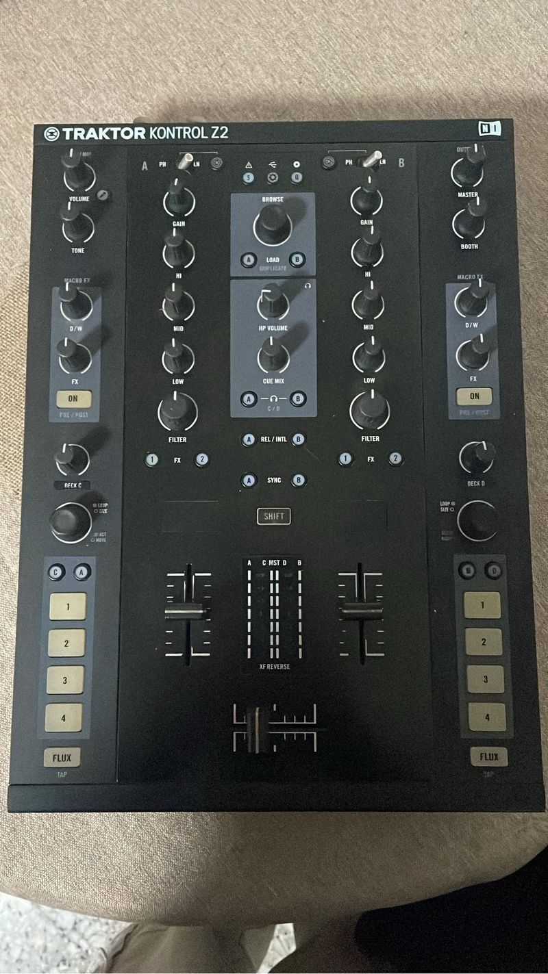 Controlador DJ Traktor Z2 afbeelding 3