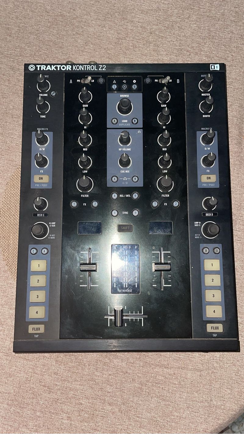 Controlador DJ Traktor Z2 afbeelding 4