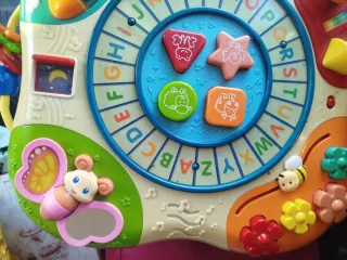 Mesa de juegos musical para bebés