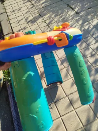 Mesa de juegos musical para bebés