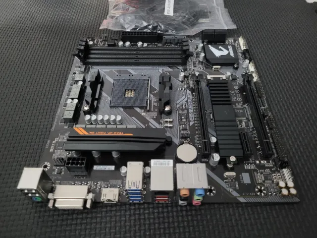 Placa Base Aorus B450 AORUS M am4