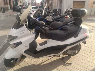 Piaggio Xevo 125 Azul/Blanco