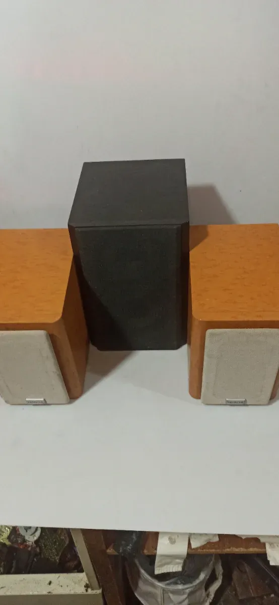 3 Altavoces Hitachi 20W