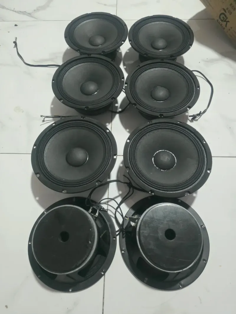 Medios de altavoz negros