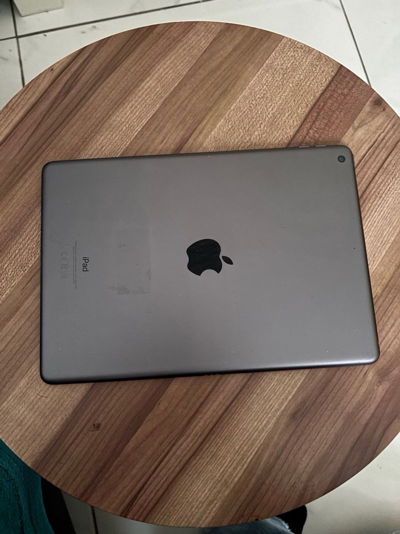 iPad 9ª Gen 64GB + Coque logitech combo touch afbeelding 6