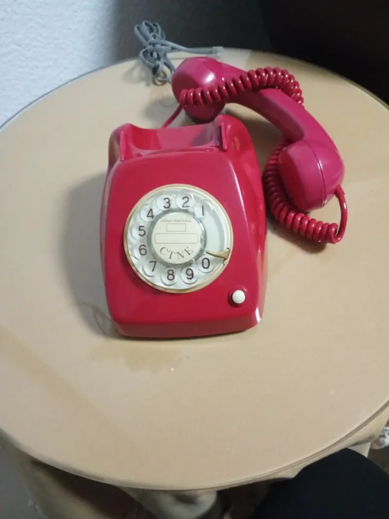 Teléfono antiguo rojo CTNE pintado funciona afbeelding 5