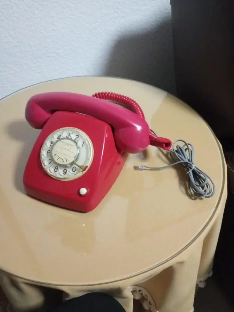 Teléfono antiguo rojo CTNE pintado funciona afbeelding 6