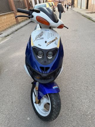 Suzuki Katana Scooter Azul/Blanco