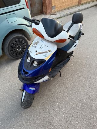 Suzuki Katana Scooter Azul/Blanco