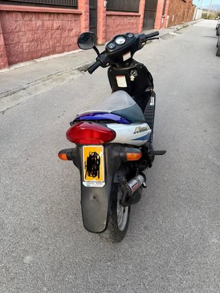 Suzuki Katana Scooter Azul/Blanco