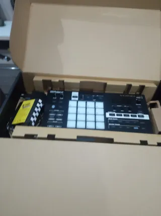 Roland Verselab MV-1 Groovebox