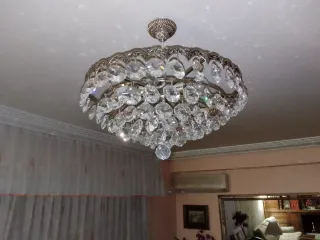 Lámpara de cristal y metal plateada