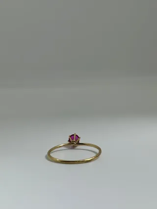 Sortija oro con piedra rosa