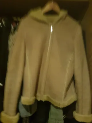 Cazadora ante beige talla 42