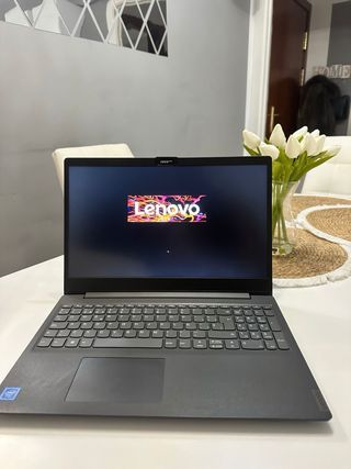 Lenovo V15 como nuevo